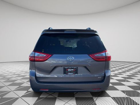 Used 2017 Toyota Sienna XLE image 15