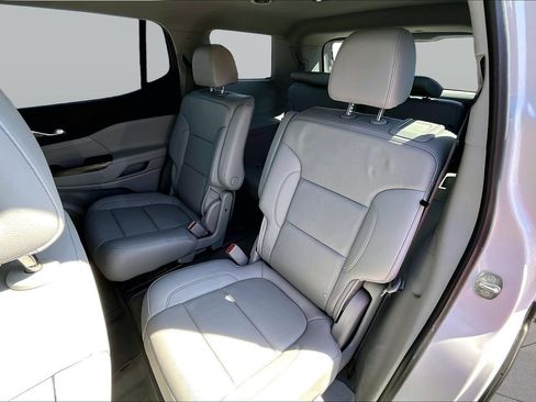 Used 2023 GMC Acadia SLT w/ Technology Package FWD image 26