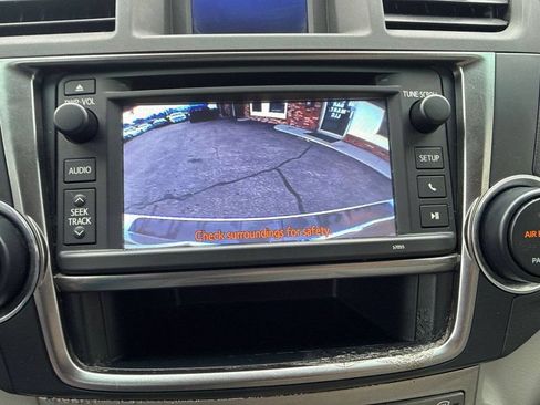 Used 2013 Toyota Highlander Plus AWD/4WD image 28