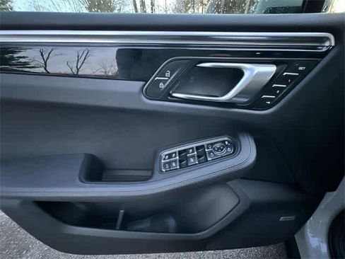 Used 2020 Porsche Macan S image 18