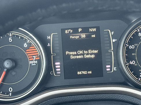 Used 2016 Jeep Cherokee Sport w/ Cold Weather Group FWD image 21