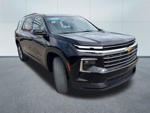 Used 2025 Chevrolet Traverse LT AWD/4WD image 5