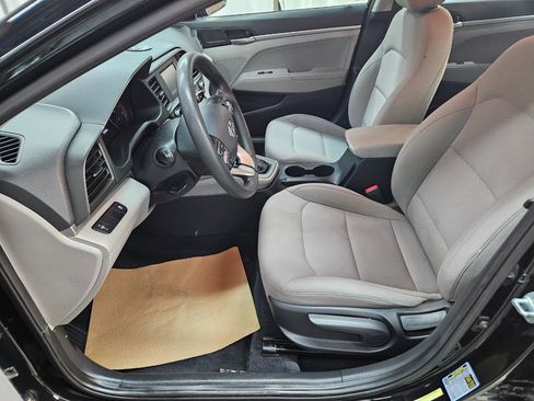 Used 2019 Hyundai Elantra SE FWD image 14