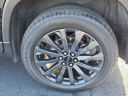 Used 2023 Chevrolet Traverse RS image 3