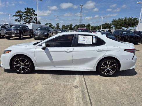 Used 2019 Toyota Camry SE FWD image 14