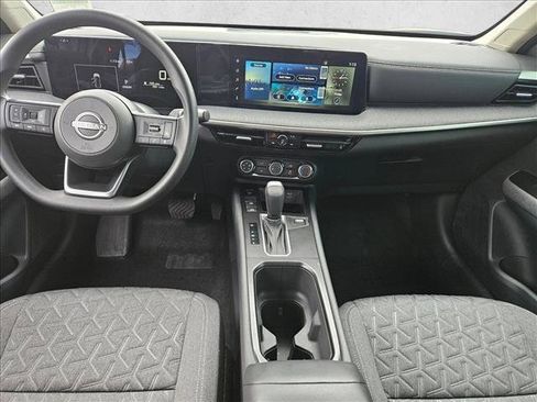 Used 2025 Nissan Kicks SV image 17