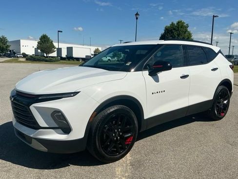 Used 2025 Chevrolet Blazer LT w/ Redline Edition FWD image 3