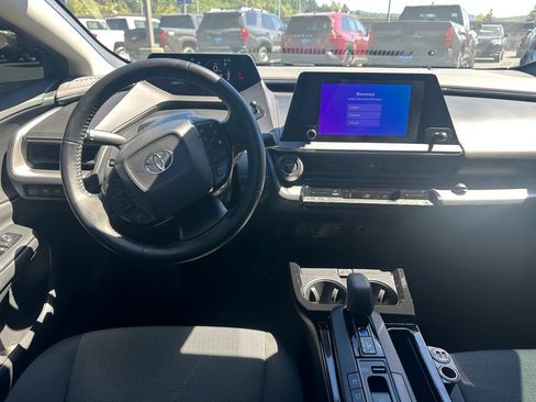 Used 2026 Toyota Prius LE AWD/4WD image 15