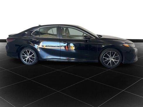 Used 2023 Toyota Camry SE FWD image 6
