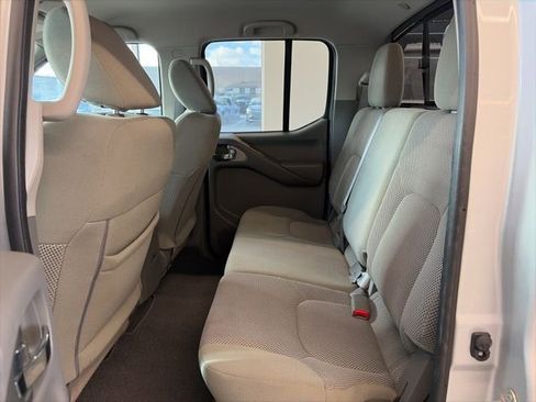 Used 2019 Nissan Frontier SV image 11