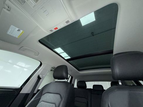 Used 2018 Volkswagen Tiguan SEL Premium AWD/4WD image 7