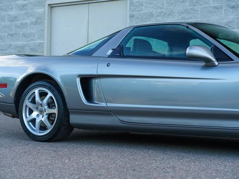 Used 1999 Acura NSX T RWD image 11