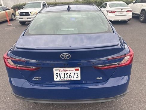 Used 2025 Toyota Camry SE image 7