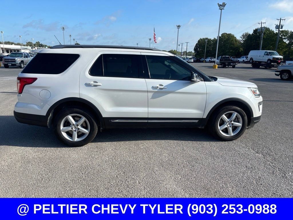 Used 2018 Ford Explorer XLT w/ Equipment Group 202A FWD image 8