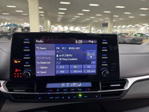 Used 2024 Toyota Sienna XLE image 31