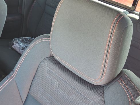 Used 2025 Nissan Frontier PRO-4X image 15