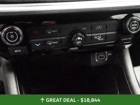 Used 2024 Jeep Compass Latitude image 33