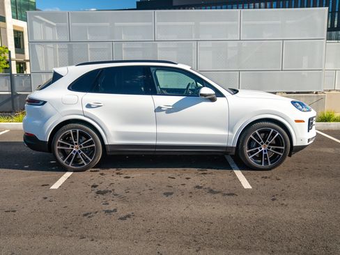 Certified 2026 Porsche Cayenne AWD/4WD image 8
