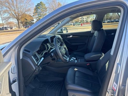 Used 2020 Audi Q5 2.0T Premium Plus w/ Premium Plus Package image 9