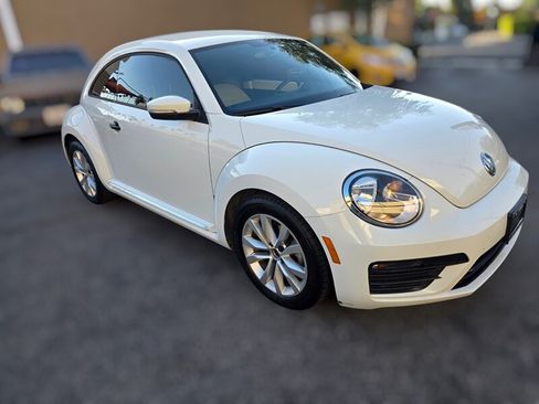 Used 2017 Volkswagen Beetle 1.8T Classic FWD image 4