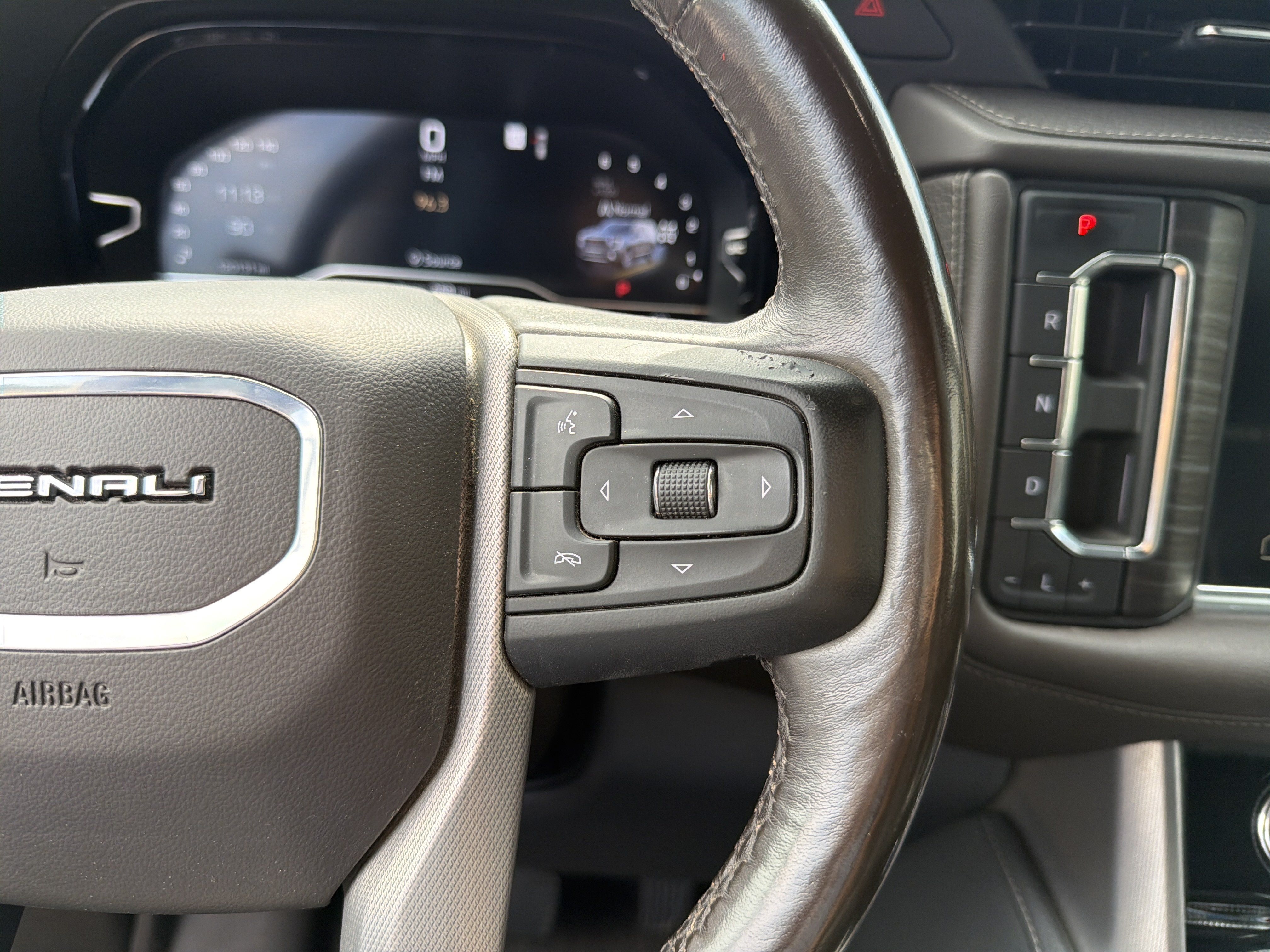 Used 2022 GMC Yukon XL Denali w/ Denali Premium Package AWD/4WD image 14