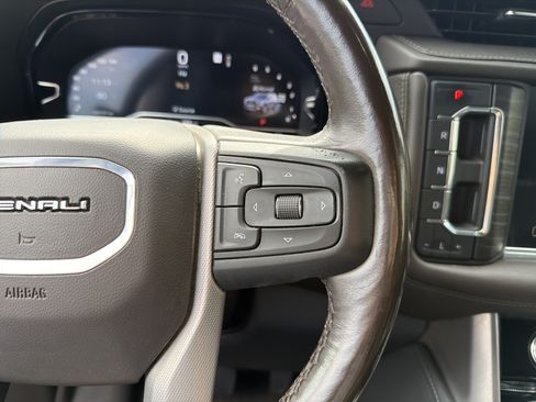 Used 2022 GMC Yukon XL Denali w/ Denali Premium Package AWD/4WD image 14