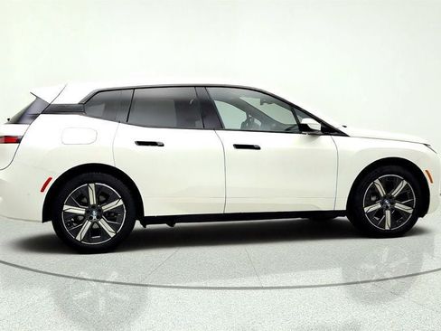 Used 2026 BMW iX xDrive45 w/ Premium Package AWD/4WD image 4