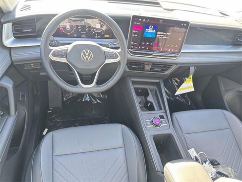 New 2026 Volkswagen Tiguan SE image 7