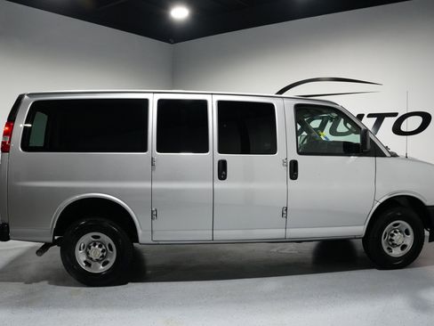 Used 2024 Chevrolet Express 2500 w/ Driver Convenience Package image 6