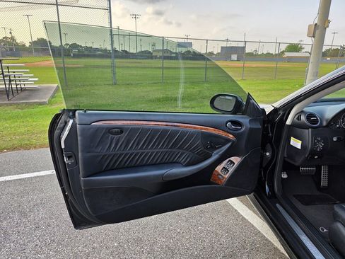 Used 2009 Mercedes-Benz CLK 350 Coupe image 5