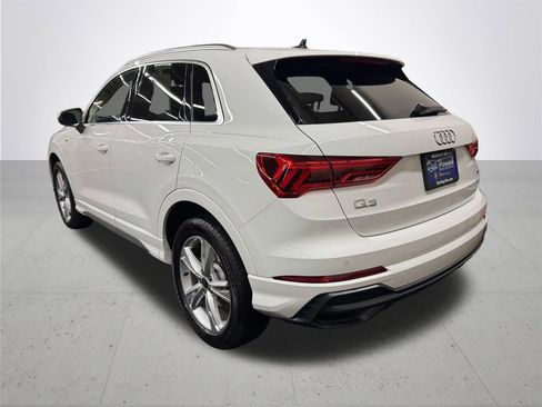 Used 2022 Audi Q3 2.0T Premium w/ Convenience Package image 4