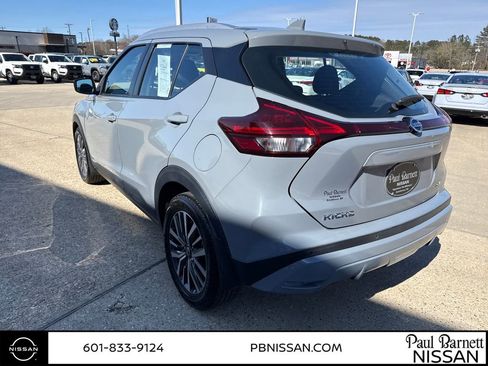 Used 2021 Nissan Kicks SV image 4