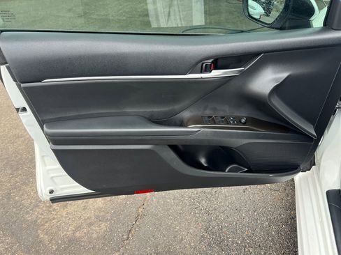 Used 2021 Toyota Camry SE w/ Cold Weather Package image 19