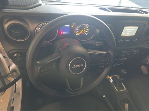 Used 2018 Jeep Wrangler Unlimited Sport AWD/4WD image 4