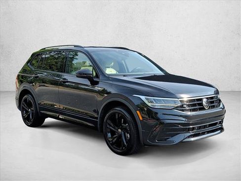 Used 2024 Volkswagen Tiguan SE R-Line FWD image 3