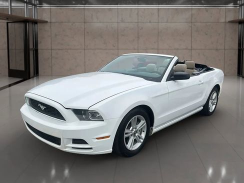 Used 2014 Ford Mustang Convertible RWD image 29