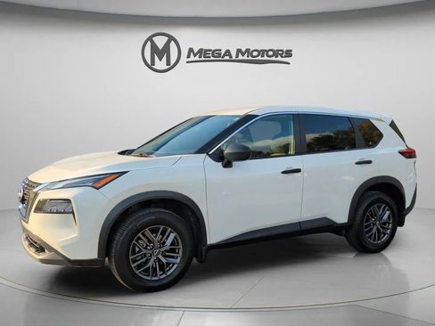 Used 2022 Nissan Rogue S image 2