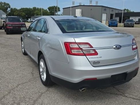 Used 2018 Ford Taurus SE FWD image 6