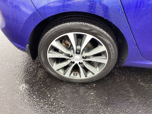 Used 2018 Hyundai Elantra GT image 27