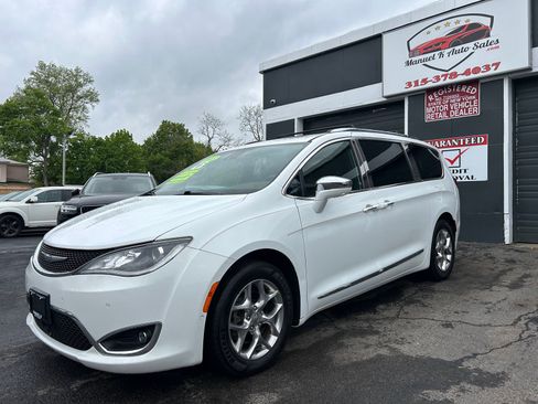 Used 2017 Chrysler Pacifica Limited w/ Advanced Safetytec Group FWD image 3