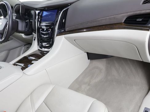 Used 2017 Cadillac Escalade ESV Luxury AWD/4WD image 23