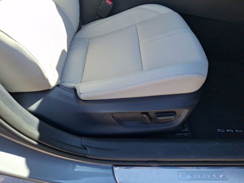 Used 2025 Toyota Camry XLE image 34