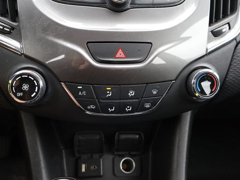 Used 2017 Chevrolet Cruze LT FWD image 22