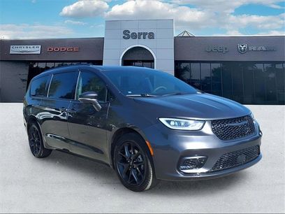 Used 2022 Chrysler Pacifica Limited w/ S Appearance Package