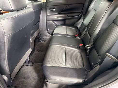 Used 2015 Mitsubishi Outlander GT image 17