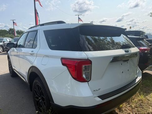 Certified 2022 Ford Explorer XLT w/ Equipment Group 202A AWD/4WD image 8