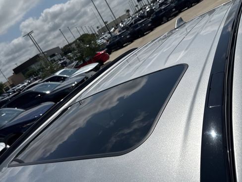 Used 2019 Toyota RAV4 XLE FWD image 17
