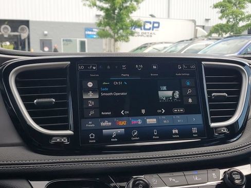New 2026 Chrysler Pacifica Select FWD image 25