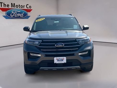 Used 2020 Ford Explorer XLT w/ Equipment Group 202A AWD/4WD image 2