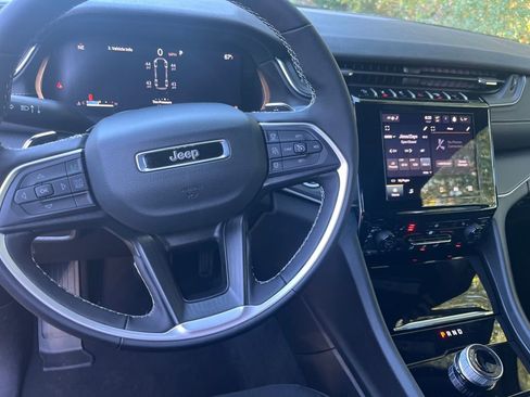 New 2025 Jeep Grand Cherokee L Laredo w/ Luxury Tech Group I image 9